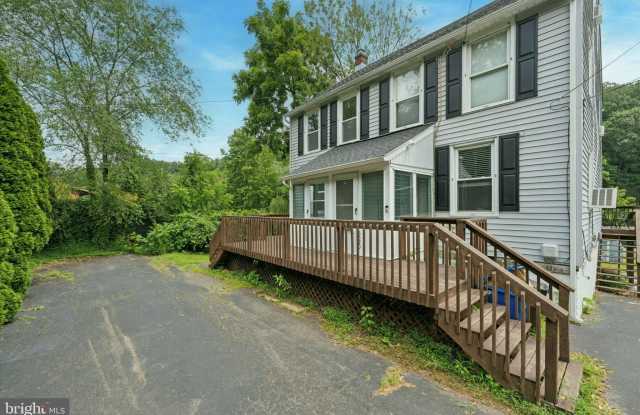 5530 PENNELL Road Gallery 3
