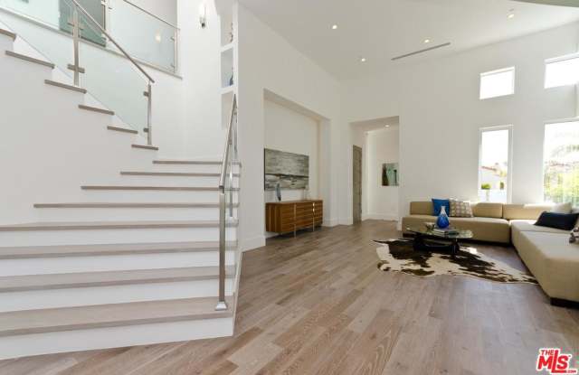 363 North SWEETZER Avenue Gallery 4