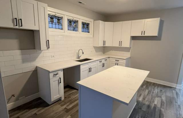 1427 E 69th St photos photos