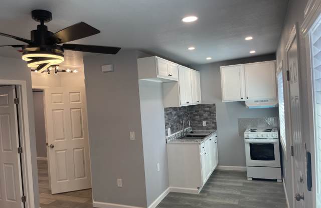 2529 Crommelin Ave photos photos