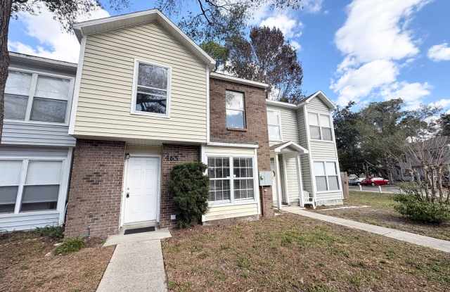 Updated 3B/1.5B Townhome Unit ~ Carpet Free ~ Great Location photos photos