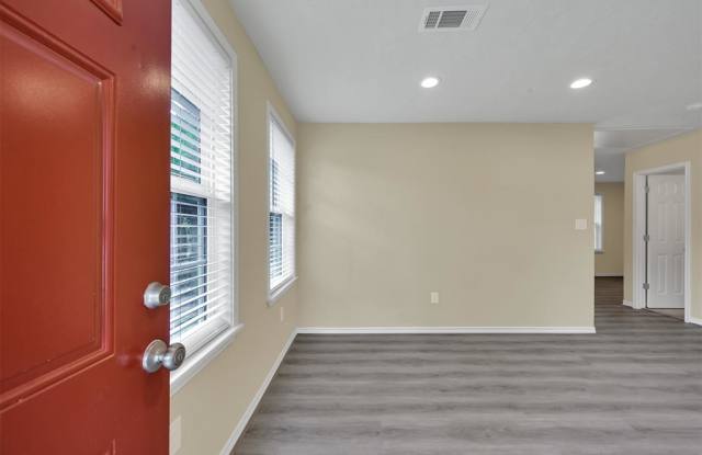 5414 Chennault Road Gallery 2