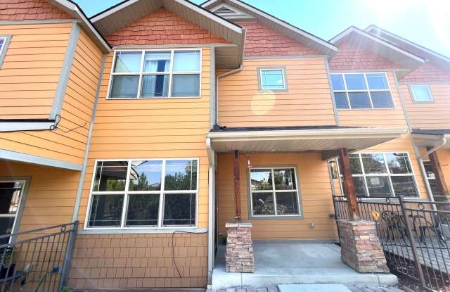 Beautiful 3 Bed 2.5 Bath Town House With Attached Garage on West Side of Helena! photos photos