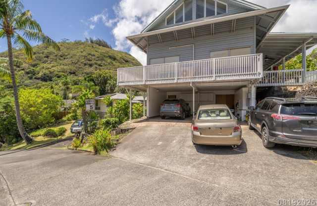 1 Bd 1 Ba 1Pkg -Palolo - small pet negotiable $1900 photos photos
