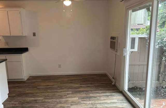 2 bedroom 1 bath Condo available now! Gallery 4