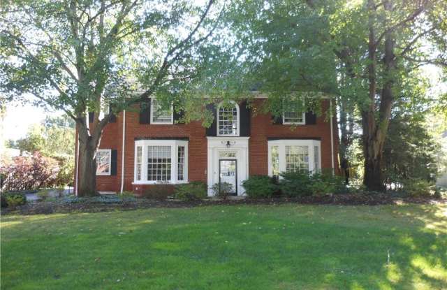 2707 Cranlyn Rd - 2707 Cranlyn Road, Shaker Heights, OH 44122