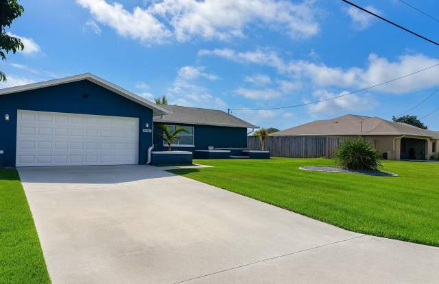 Live your best Florida lifestyle, Beautifully remodeled Gulf-access home—just 15 minutes to the river! photos photos