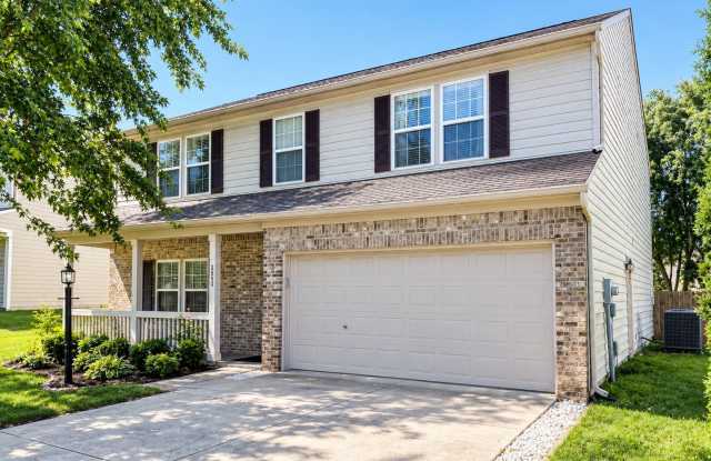 Spacious Furnished 4BR/3BA – Garage + Fenced Yard Gallery 1