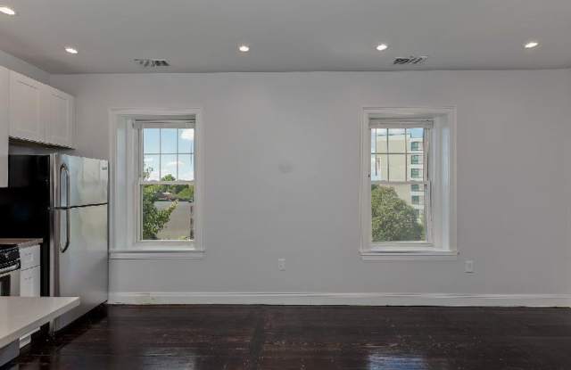Huge 6 bed near Northeastern Gallery 4