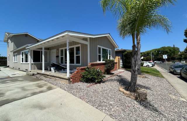 MASSIVE 6 bed 3 bath house in Prime Location!! (Lease out, pending signatures. Check back in a few days!) - 5074 Rockford Drive, San Diego, CA 92115