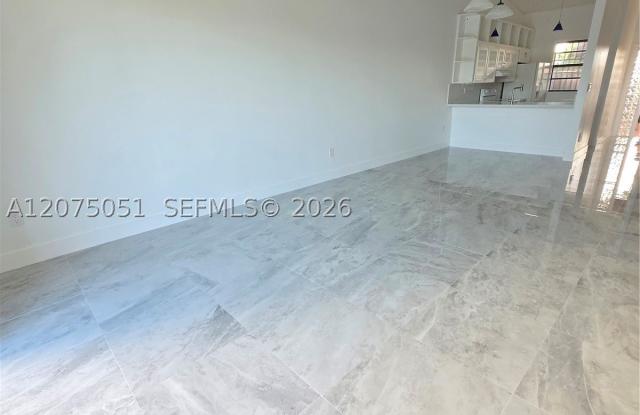 6746 NW 188th Ter Gallery 3