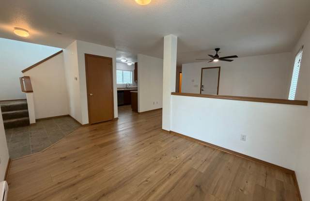 DuPont 3 Bedroom, 2.5 Bath Home Avaliable Gallery 4