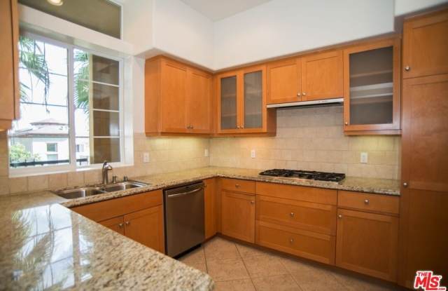 5831 Seawalk Dr Gallery 3