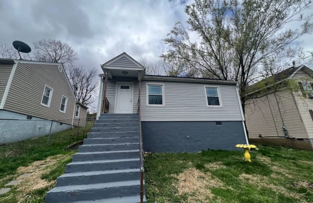 419 Highland Ave SE - 419 Highland Avenue Southeast, Roanoke, VA 24013