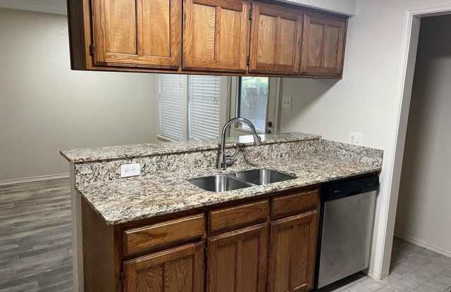 2433 Kingsford Court Gallery 2