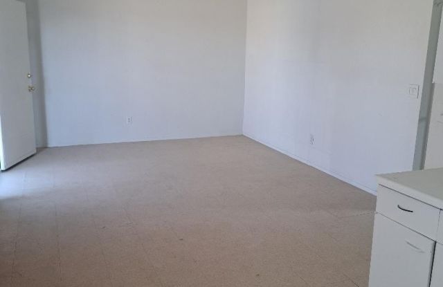 623 NE DAVIS Street unit: 7 photos photos