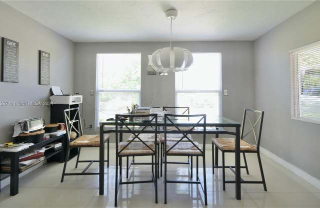 18076 Northeast 19th Avenue Gallery 3