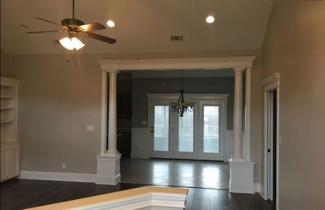 SHORT TERM LEASE AVAILABLE Luxury Living in Valdosta: Your Dream Home Awaits at 3511 Walstine Ln Gallery 4