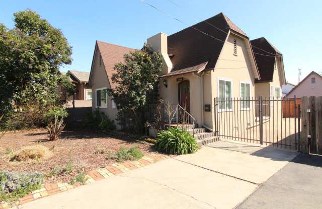 Concord Beautiful 2 bedroom 1 bath home walk to Downtown shopping & dining! Gallery 3