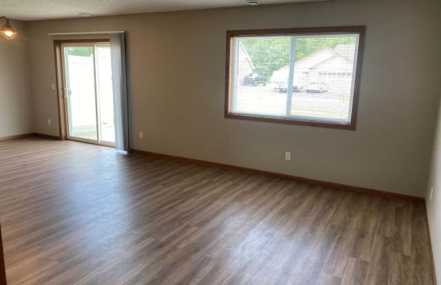 Spacious 2 Bedroom + Loft Townhouse in Sauk Rapids Gallery 3