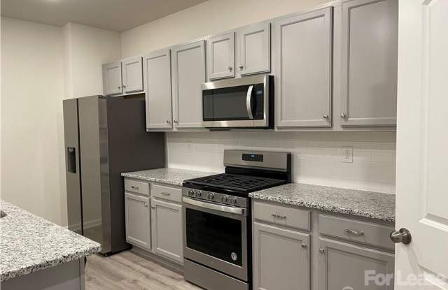 Available for immediate move in! Gallery 3