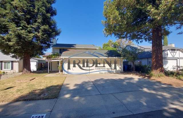 2 story, 3 bedroom, 2 1/2 bath house photos photos