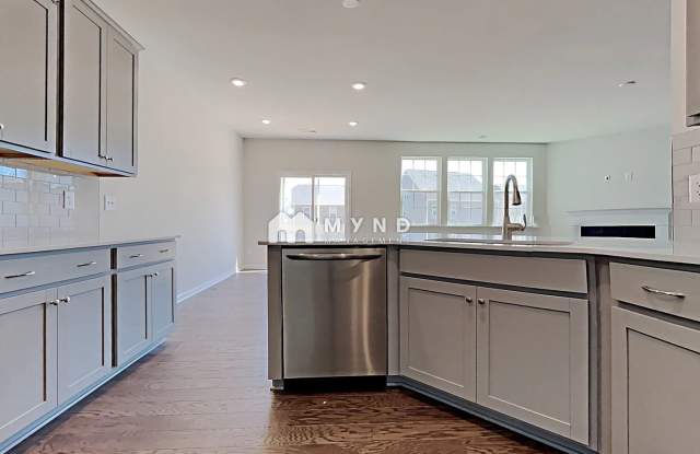 Room in 5 Bedroom Home at Moulin Ct Dr Gallery 4