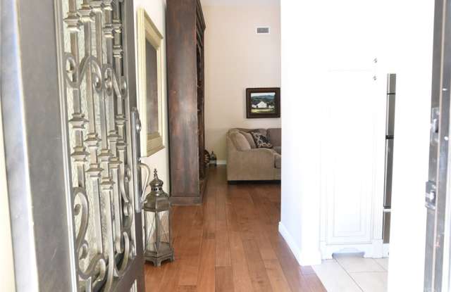 13935 Chandler Boulevard Gallery 4