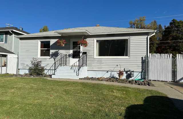 Northside 3-Bedroom Home Near Minnehaha Park & Centennial Trail Gallery 3