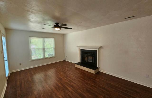 LYNBROOK LANDING Gallery 4