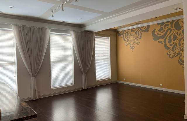 9 E Huron Street Gallery 4