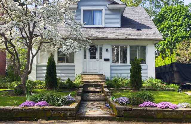 823 Bloomfield Ave photos photos