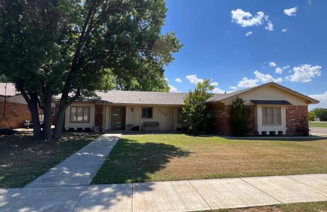 7702 Knoxville Drive Gallery 1