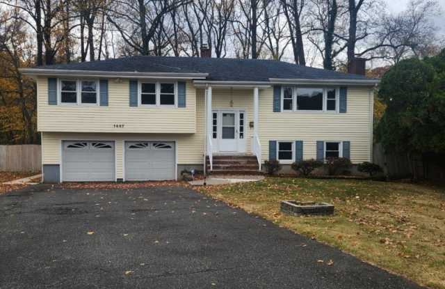 1447 Whitewood Ct - 1447 Whitewood Court, Plainfield, NJ 07062