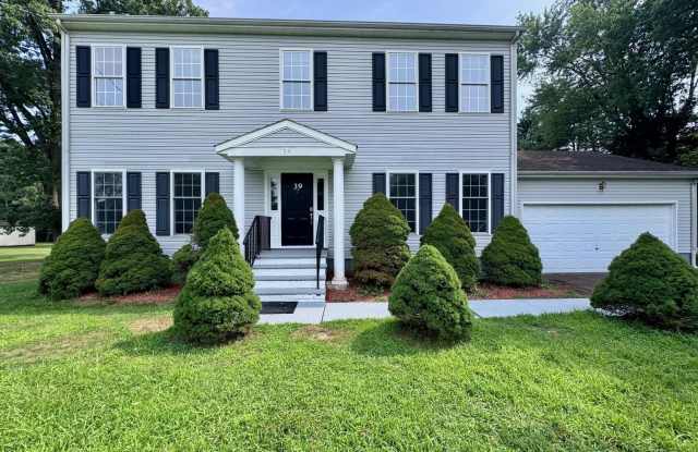 39 Lasatta Avenue - 39 Lasatta Avenue, Englishtown, NJ 07726