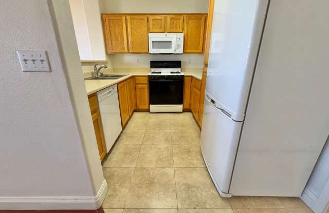 ** SUPER SUMMER SPECIAL!! $500 Off First Month's Rent**   Beautiful 2 bedroom townhome with 2 car garage in gated community near Summerlin Gallery 3