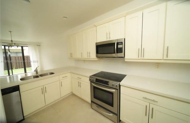 10457 NW 61st Street, Doral, FL 33178 photos photos