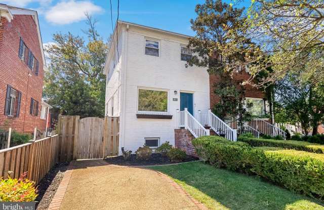 19 E CUSTIS Avenue Gallery 3