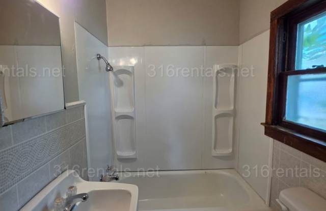 $625 - 1 bed 1 bath - Single Family Home Gallery 3