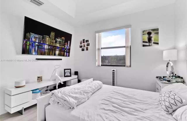 3709 Northeast 4th Street photos photos