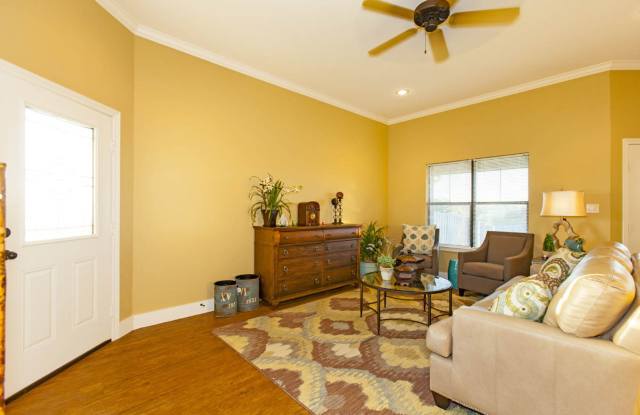 Coming Soon! Stunning 3 bed, 2 bath, 1 car garage located in West Tyler!! Gallery 4