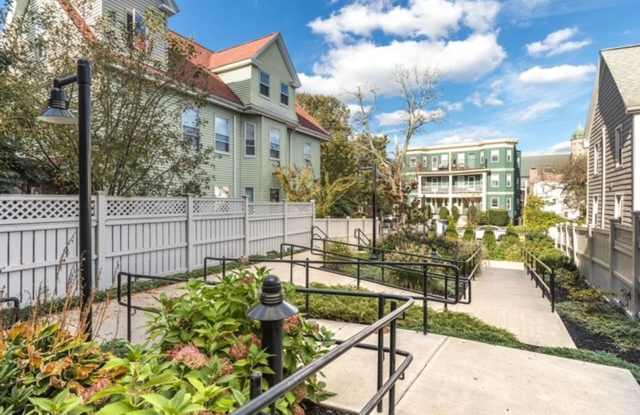 Charming 2 Bedroom Gallery 1