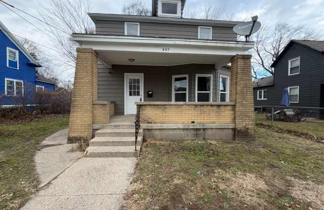 Spacious 4 Bedroom home photos photos