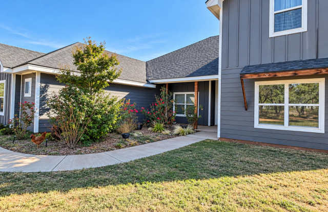 6 bedrooms, 3.5 baths; ALL APPLIANCES PROVIDED! Gallery 1