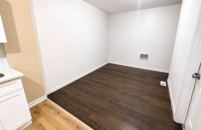 152 South 10th Street Gallery 4