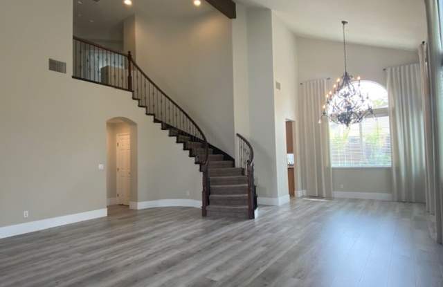 Immaculate home in W. Roseville! Gallery 4