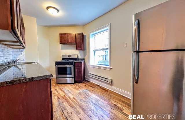 819 W Cornelia Ave photos photos