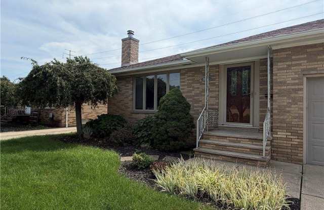 9711 Idlewood Drive Gallery 3