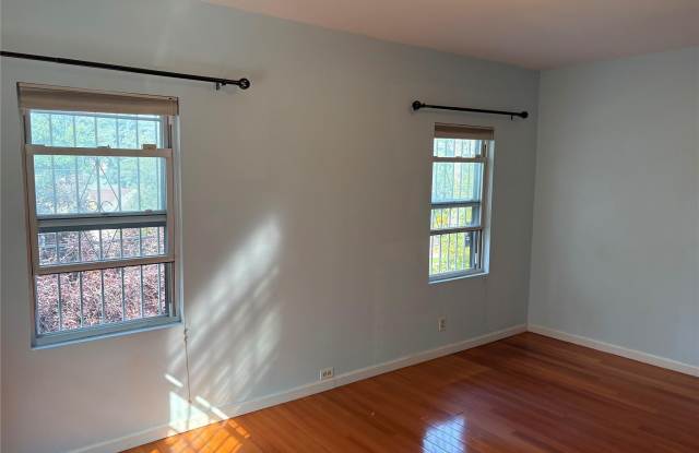 5115 Bowne Street Gallery 2