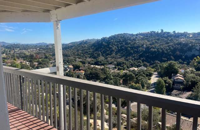 Stunning 1 Bed / 1 Bath Unit with Gorgeous Views Near the 15 Freeway Gallery 4